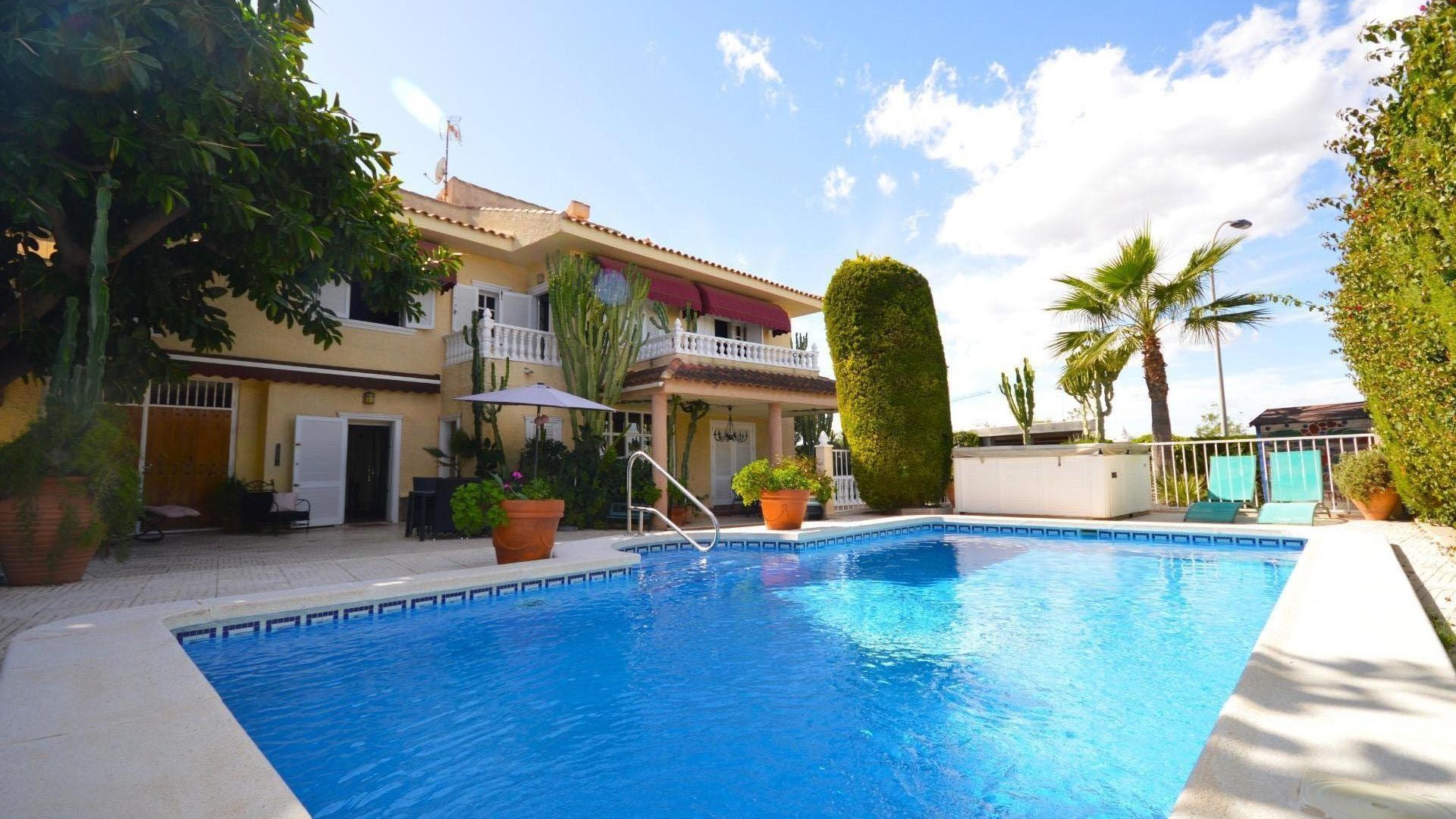 Venta - Chalet Independiente -
Torrevieja - La veleta