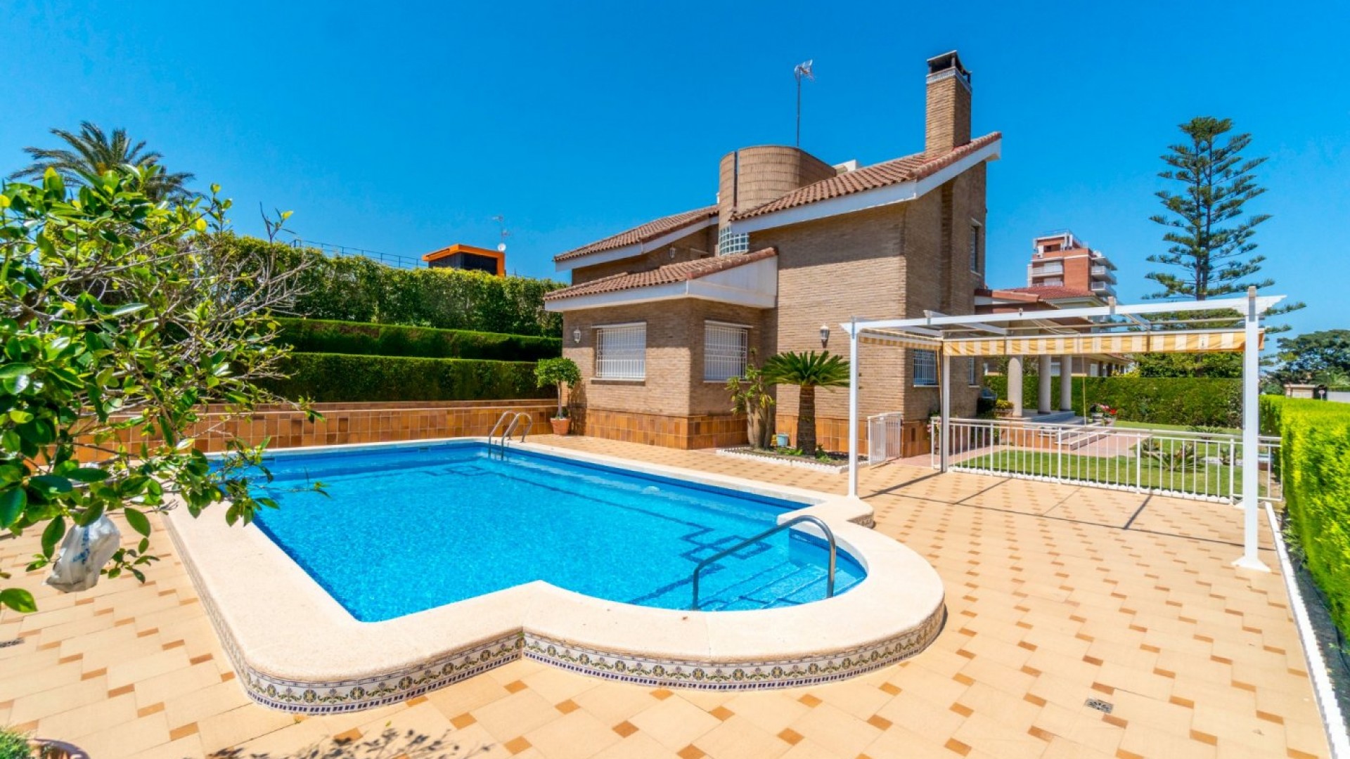 Venta - Chalet Independiente -
Torrevieja - La veleta