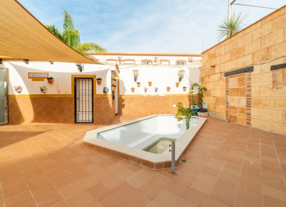 Venta - Chalet Independiente -
Torrevieja - Los altos