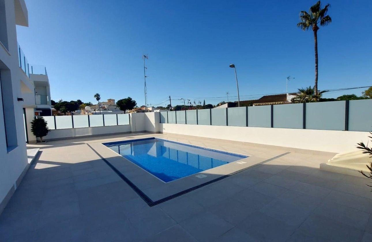 Venta - Chalet Independiente -
Torrevieja - Los Balcones