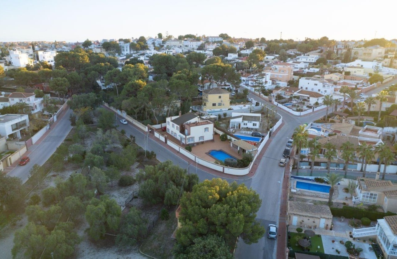 Venta - Chalet Independiente -
Torrevieja - Los Balcones