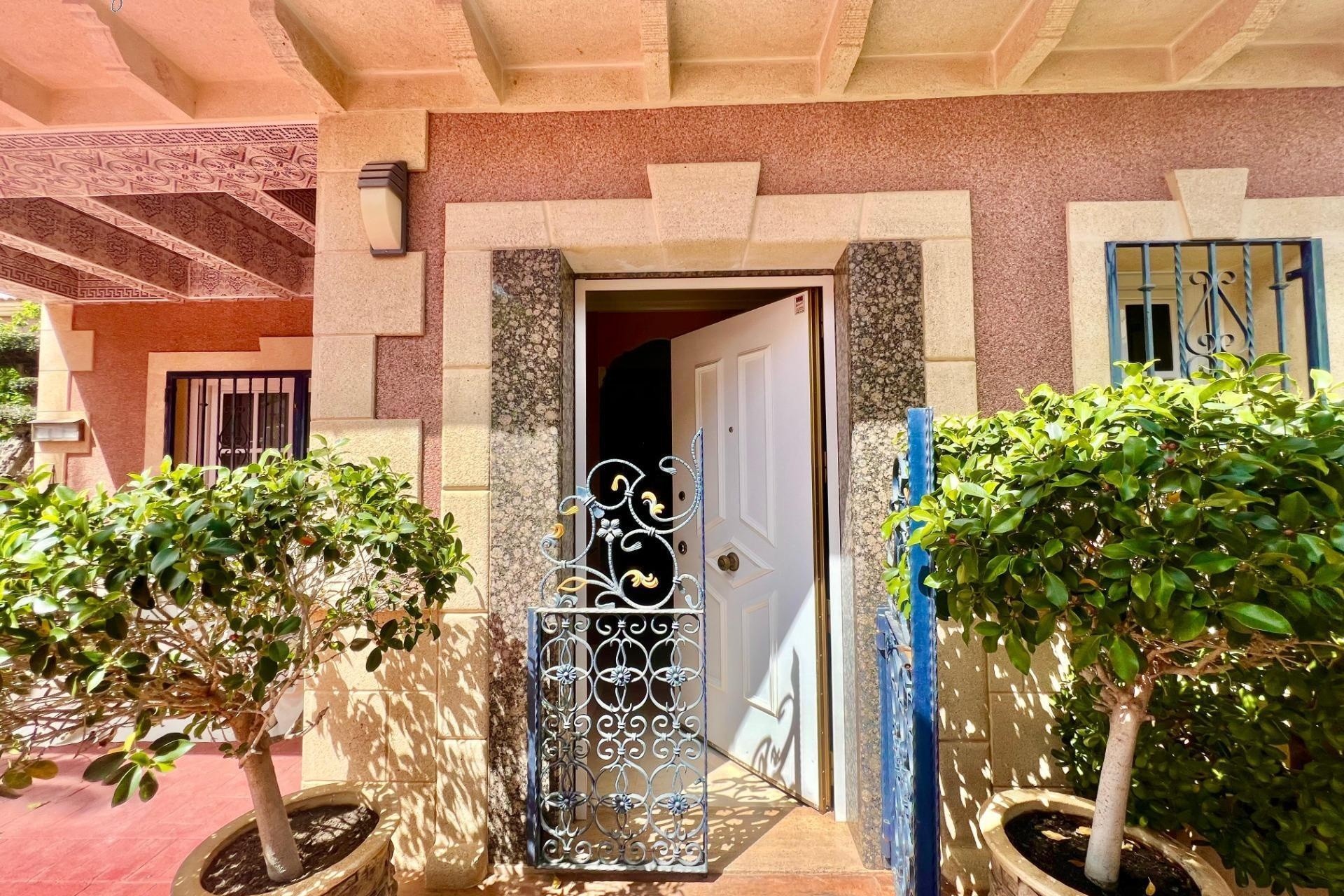 Venta - Chalet Independiente -
Torrevieja - Los Balcones