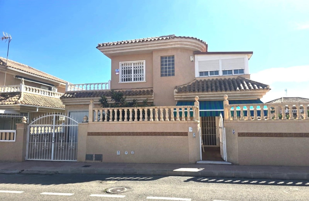Venta - Chalet Independiente -
Torrevieja - Los Balcones