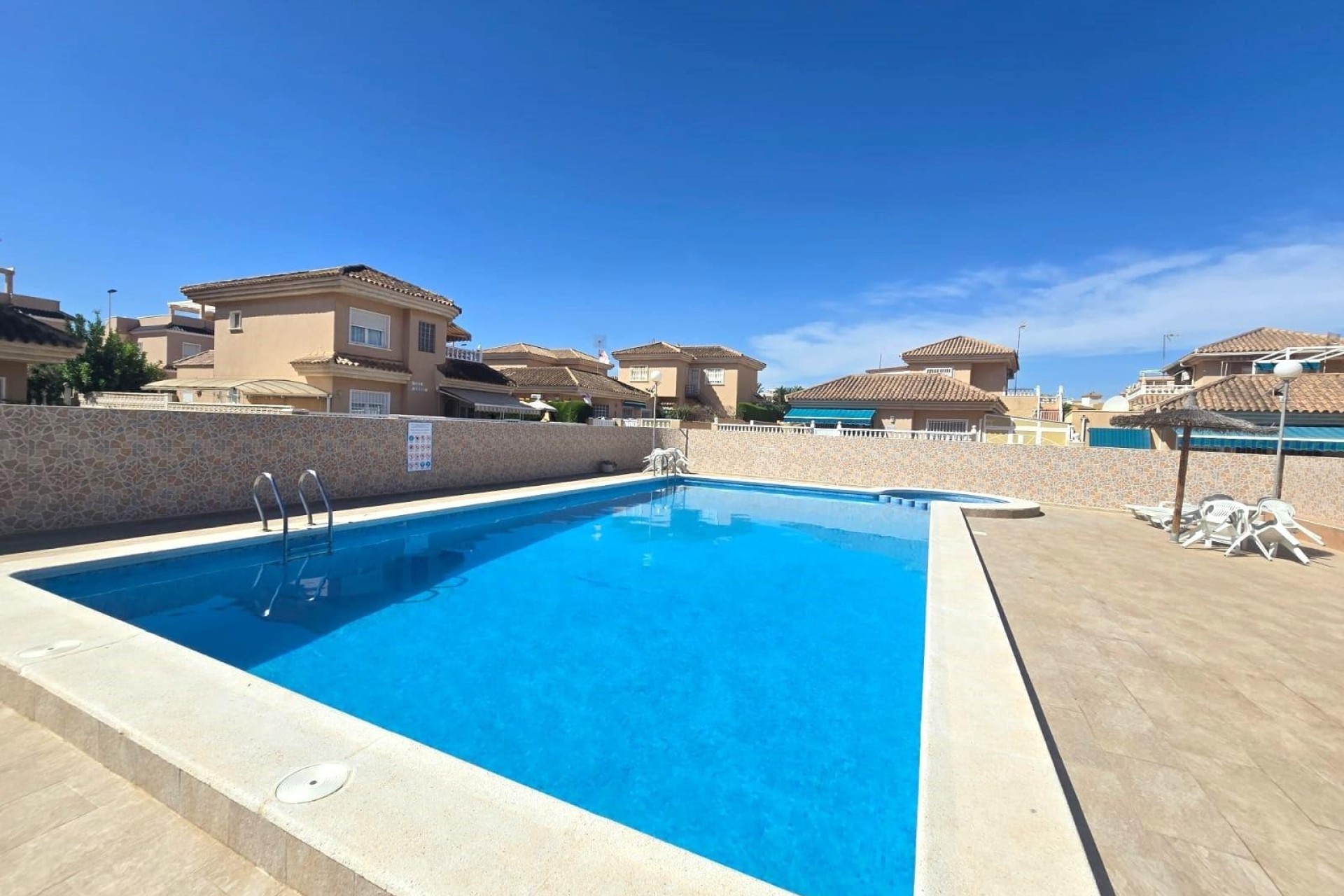 Venta - Chalet Independiente -
Torrevieja - Los Balcones