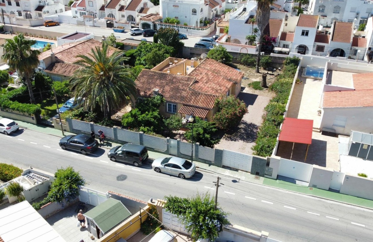 Venta - Chalet Independiente -
Torrevieja - Playa de los Locos