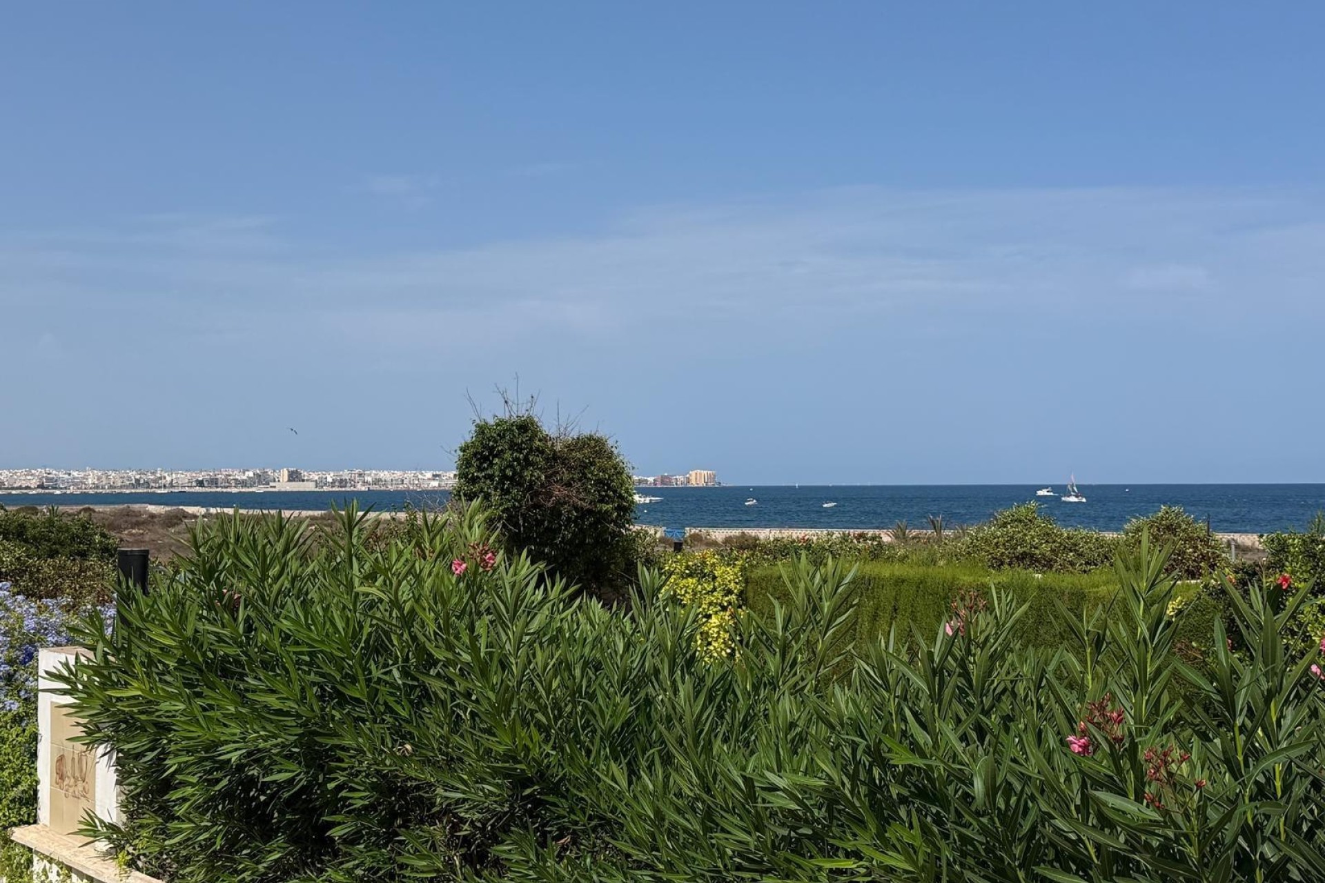 Venta - Chalet Independiente -
Torrevieja - Punta Prima