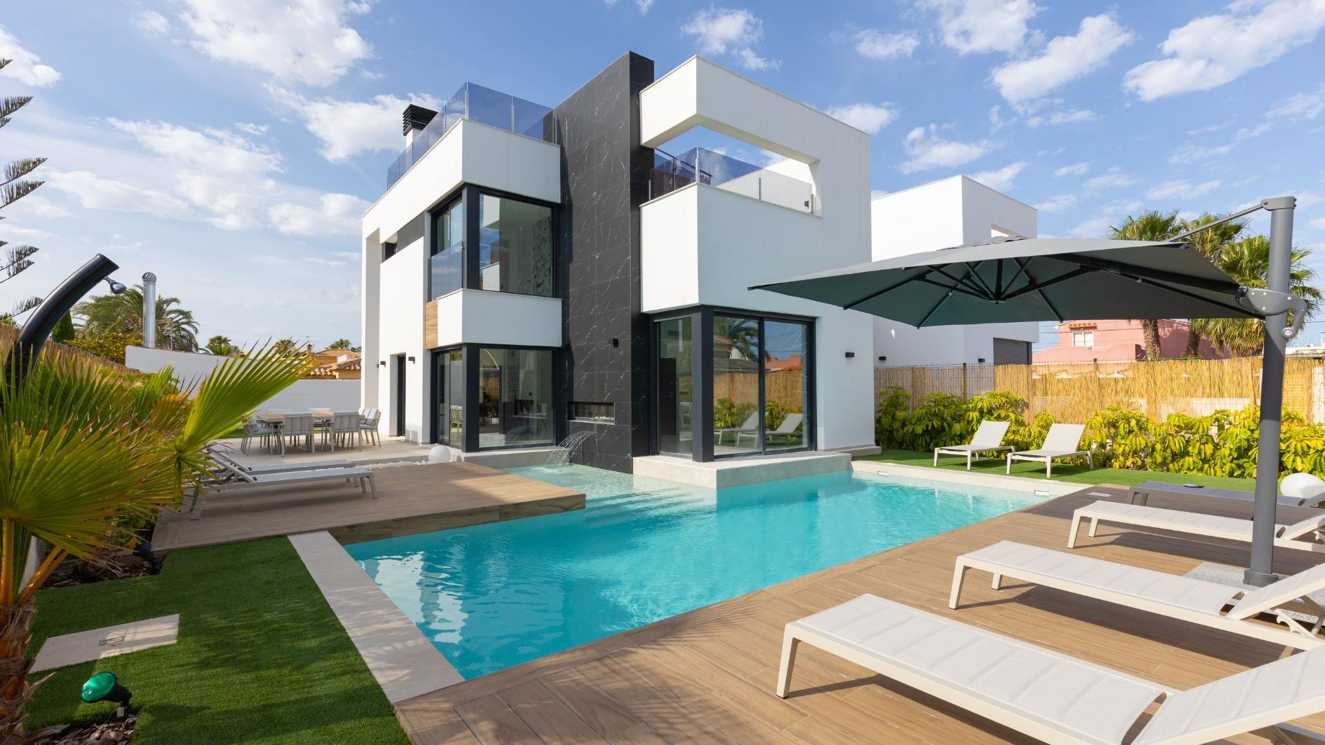 Venta - Chalet Independiente -
Torrevieja - Torreta florida