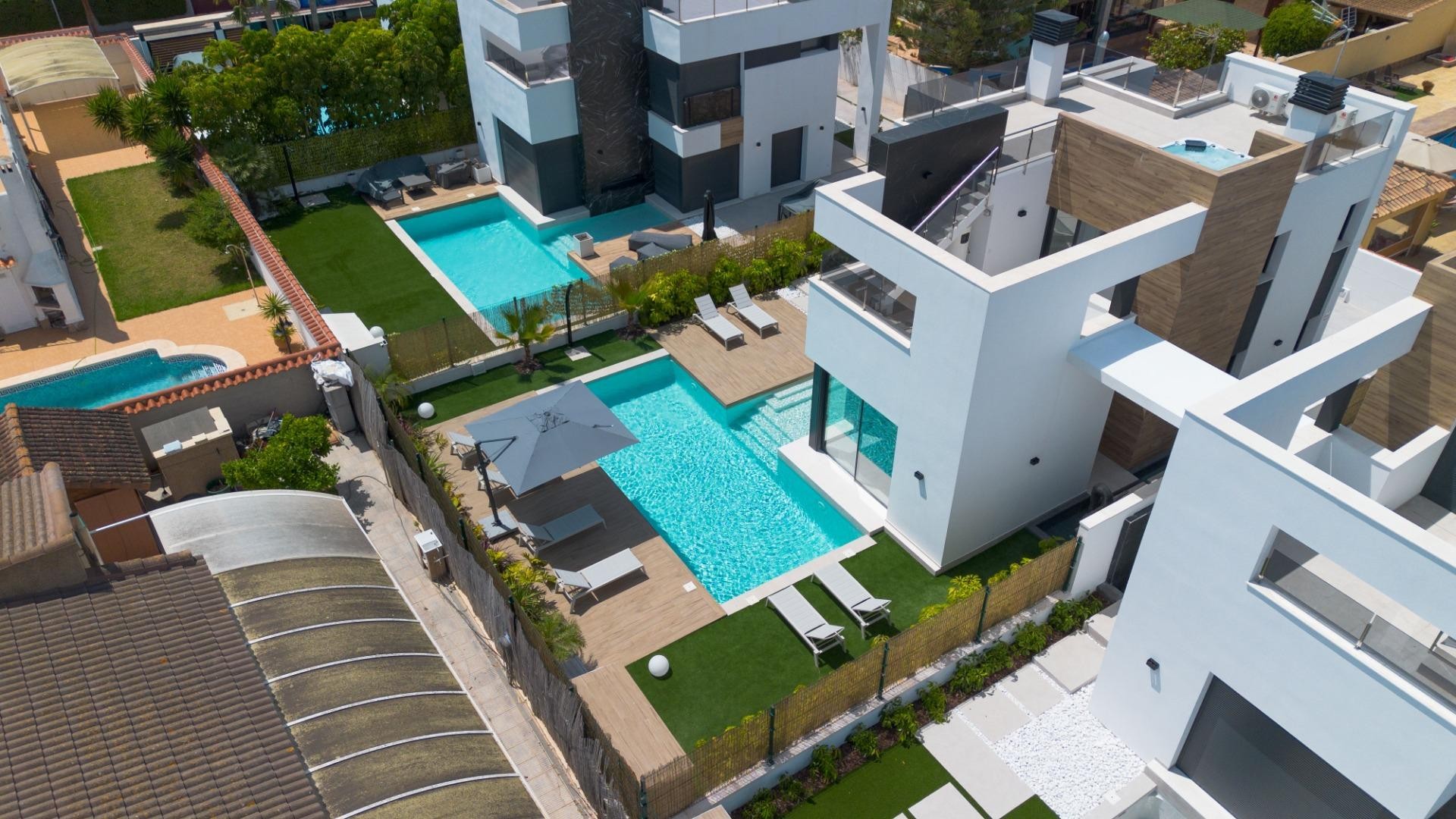 Venta - Chalet Independiente -
Torrevieja - Torreta florida