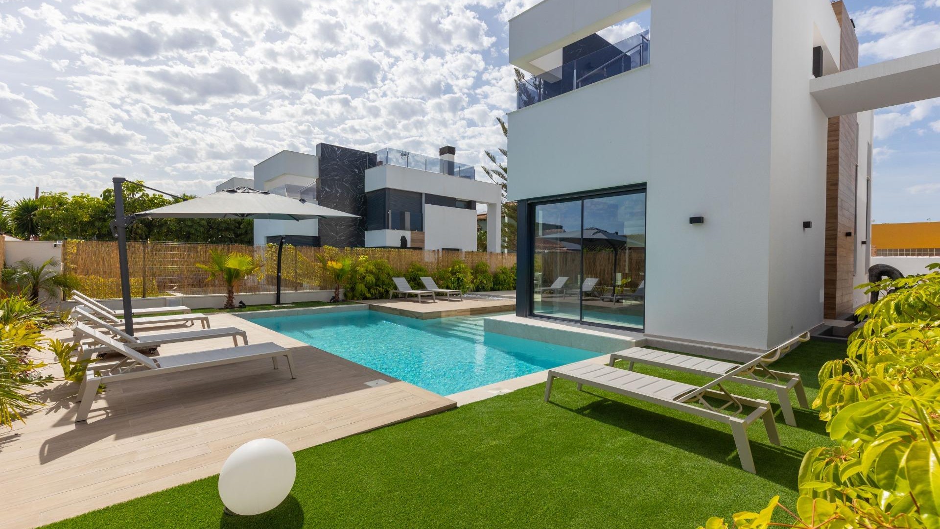 Venta - Chalet Independiente -
Torrevieja - Torreta florida