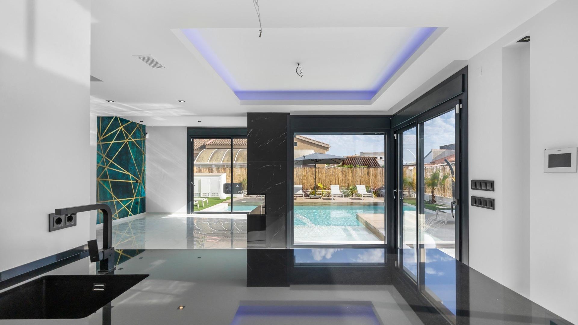 Venta - Chalet Independiente -
Torrevieja - Torreta florida