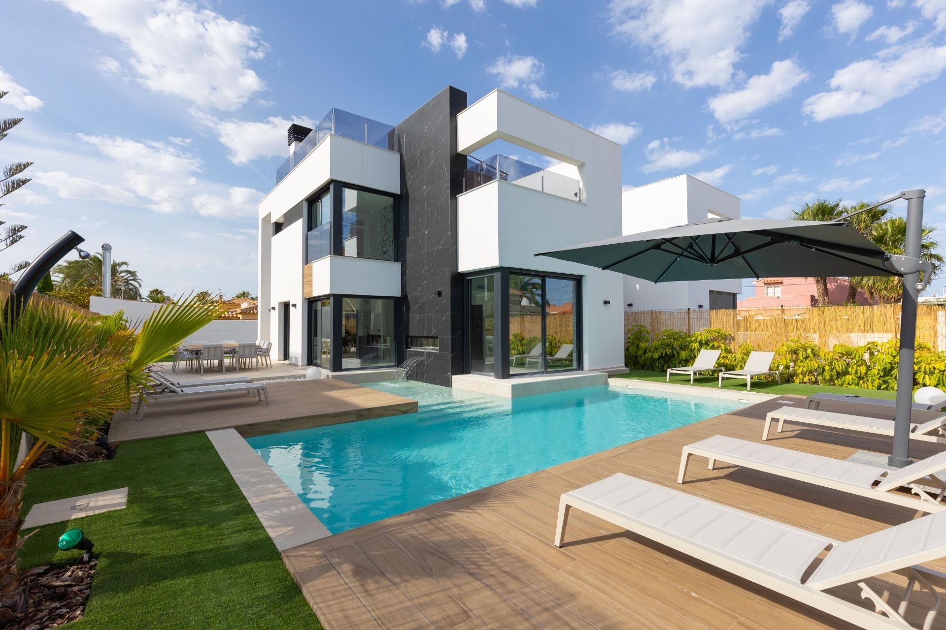 Venta - Chalet Independiente -
Torrevieja - Torreta florida