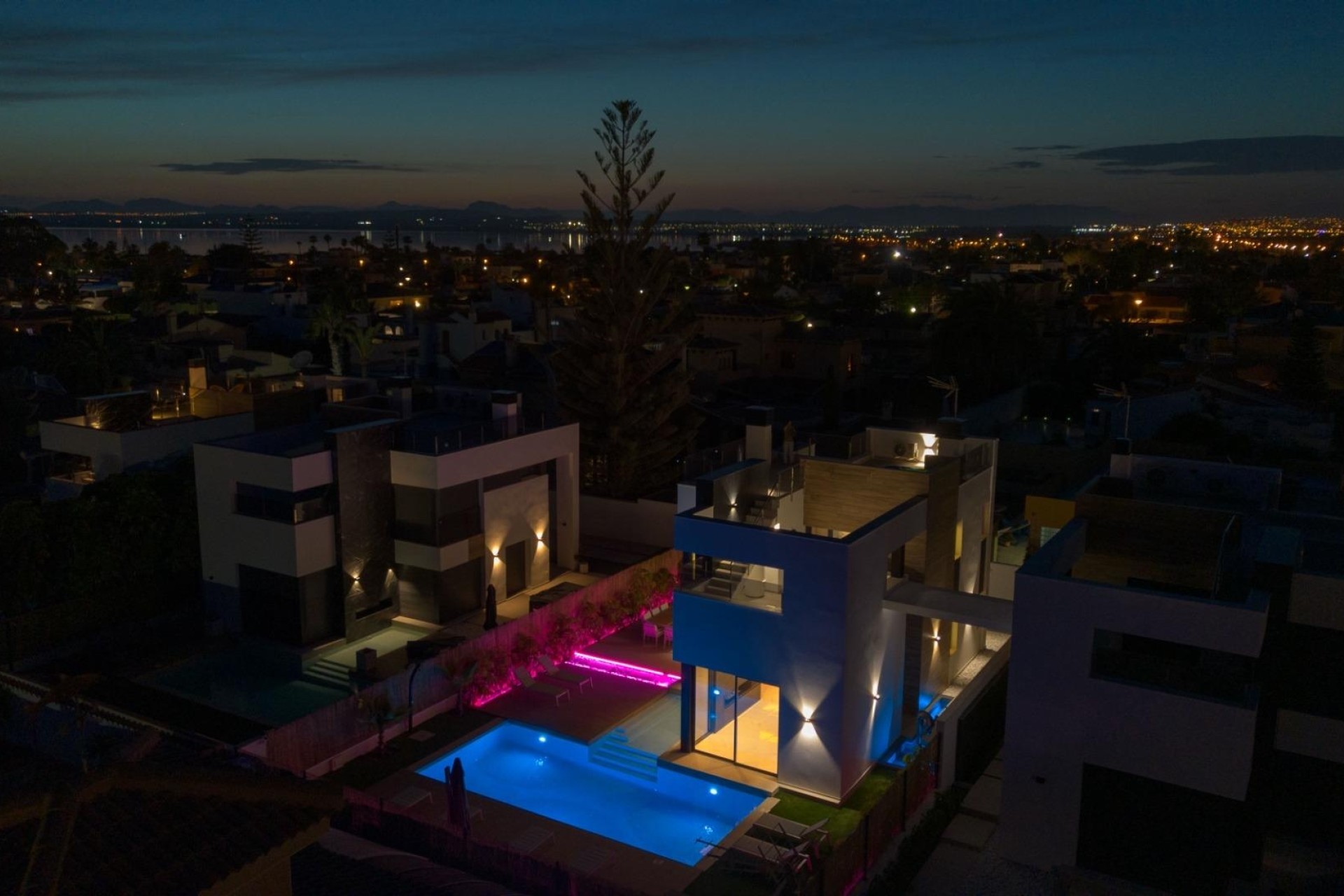 Venta - Chalet Independiente -
Torrevieja - Torreta florida