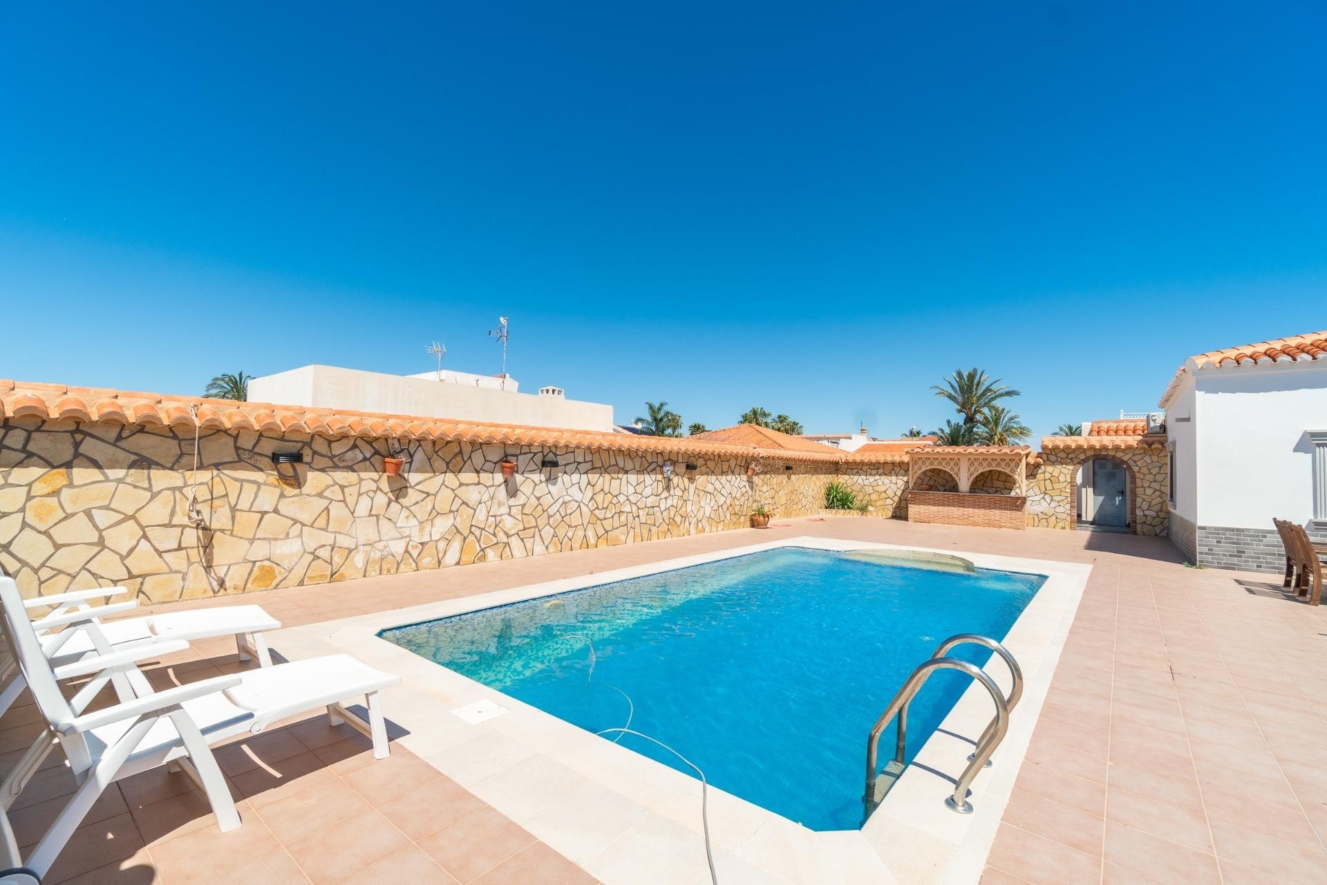 Venta - Chalet Independiente -
Torrevieja - Torreta florida