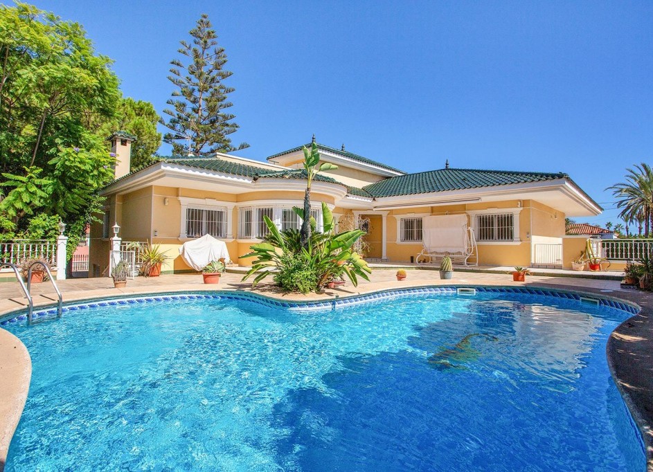 Venta - Chalet Independiente -
Torrevieja - Torreta florida