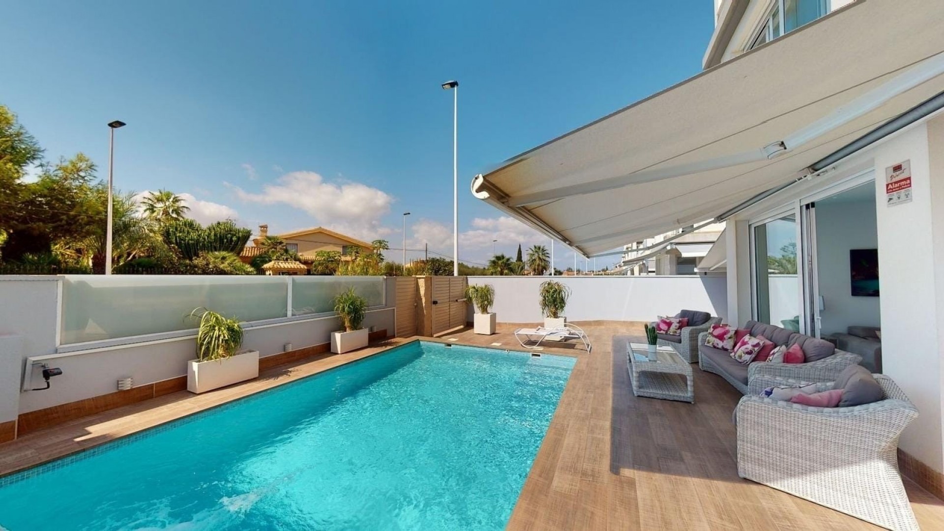 Venta - Chalet Independiente -
Torrevieja