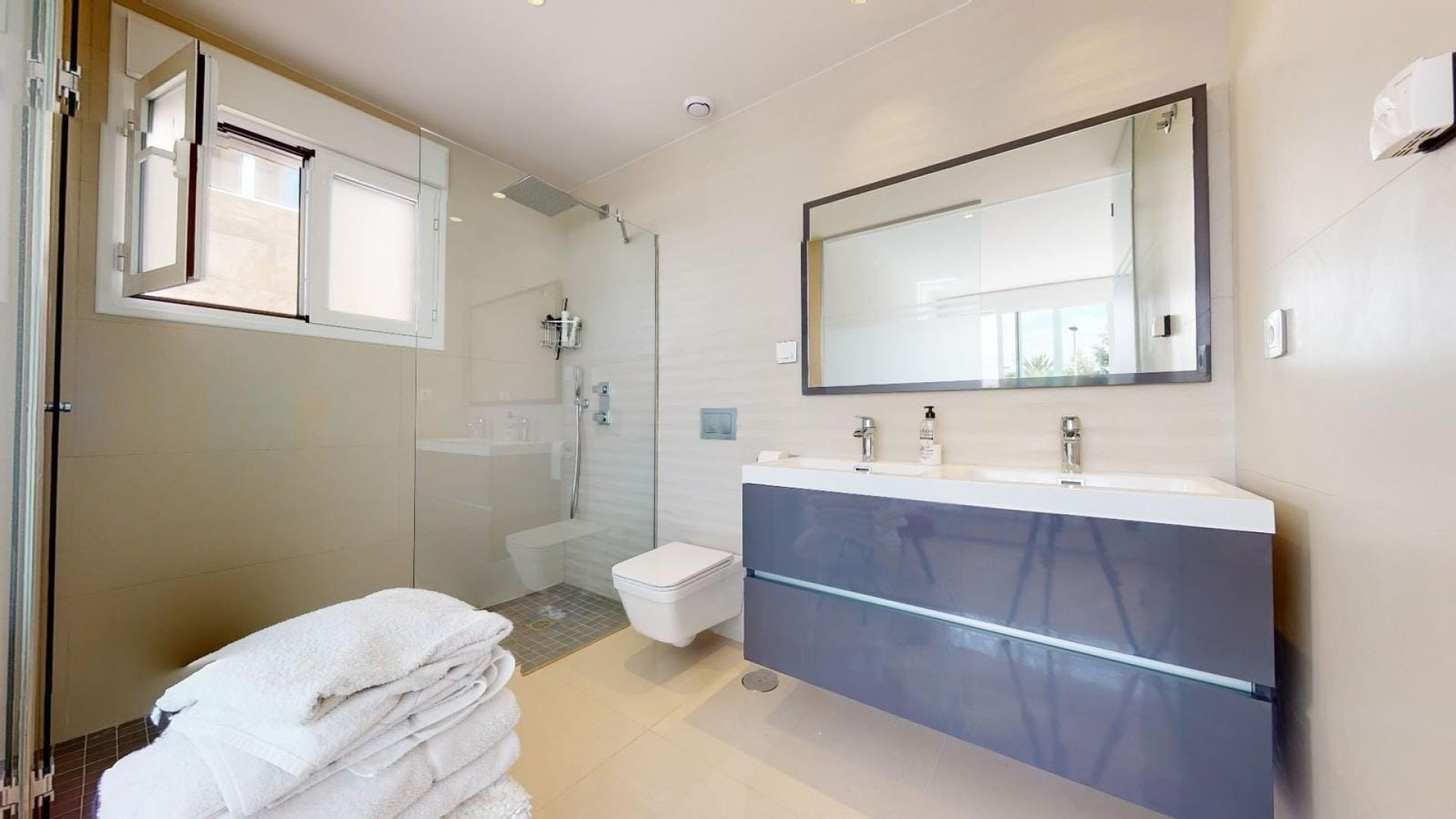 Venta - Chalet Independiente -
Torrevieja