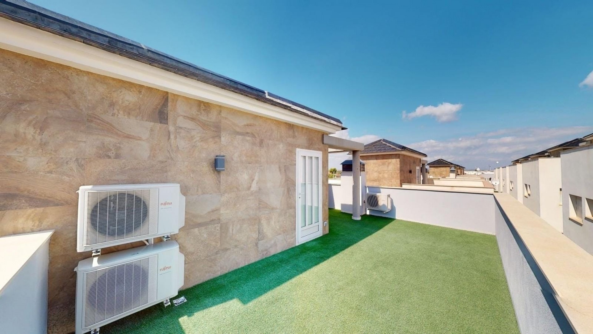 Venta - Chalet Independiente -
Torrevieja