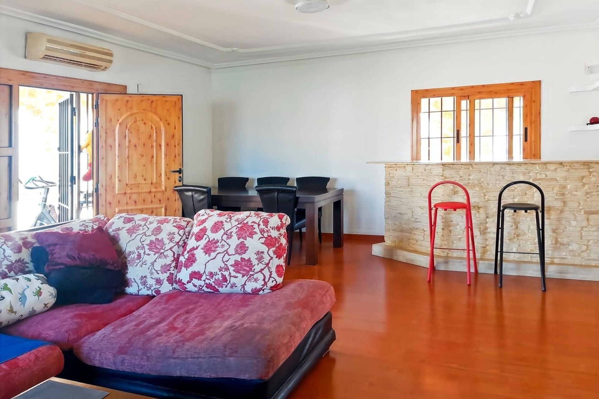 Venta - Chalet Independiente -
Torrevieja