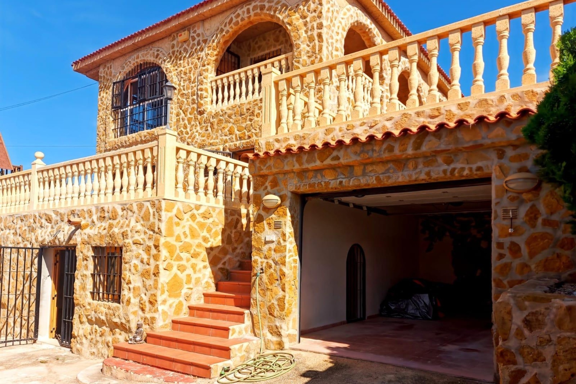 Venta - Chalet Independiente -
Torrevieja