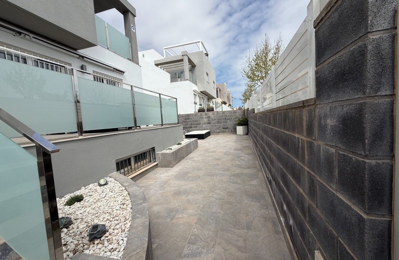 Venta - Chalet Independiente -
Torrevieja