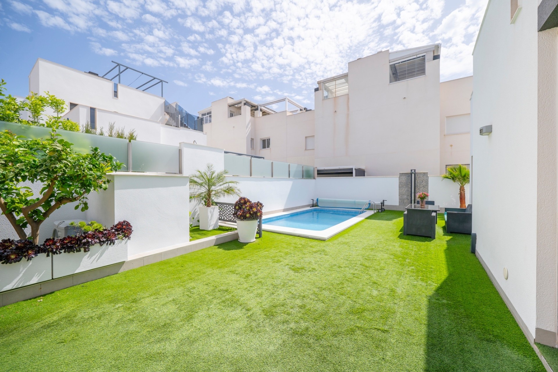 Venta - Chalet Independiente -
Torrevieja