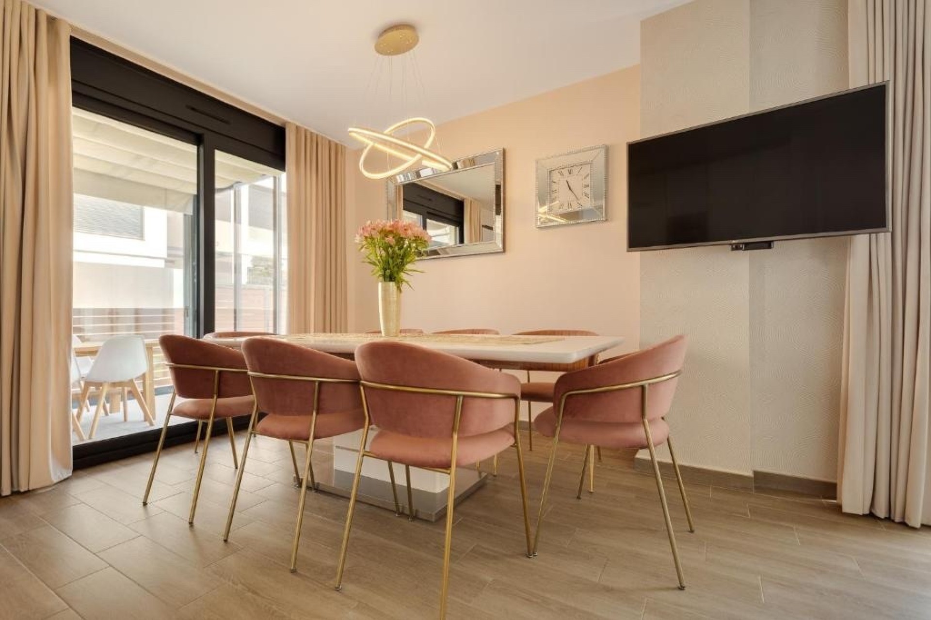 Venta - Chalet Independiente -
Torrevieja