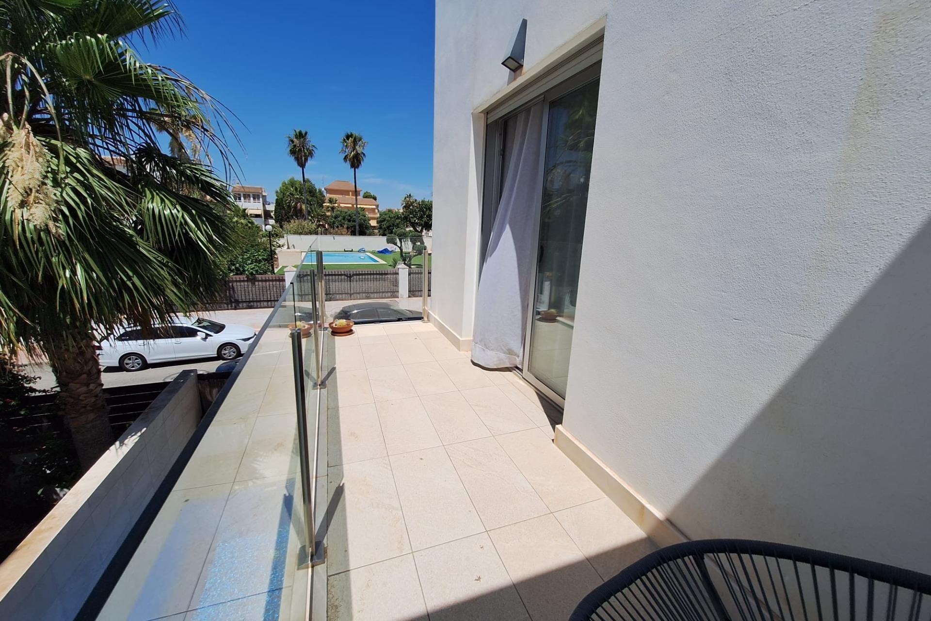 Venta - Chalet Independiente -
Torrevieja