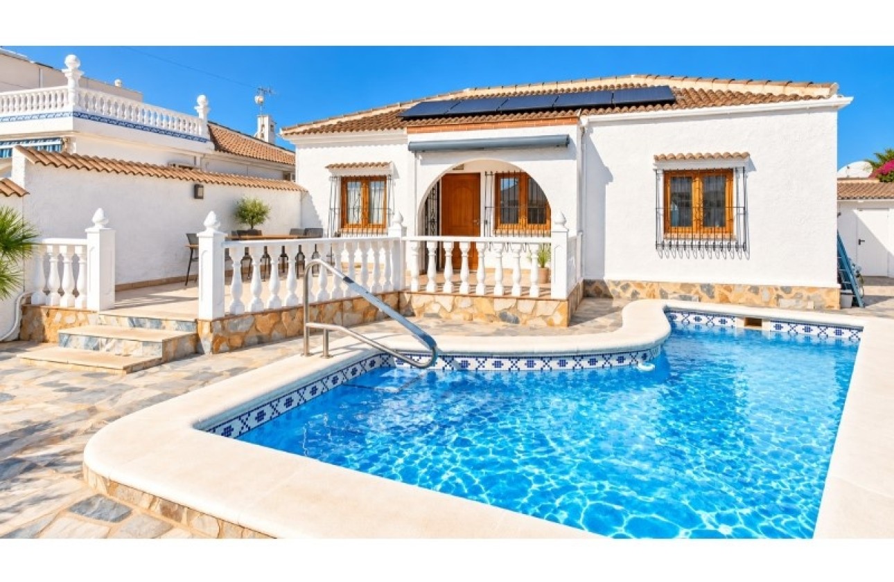 Venta - Chalet Independiente -
Torrevieja