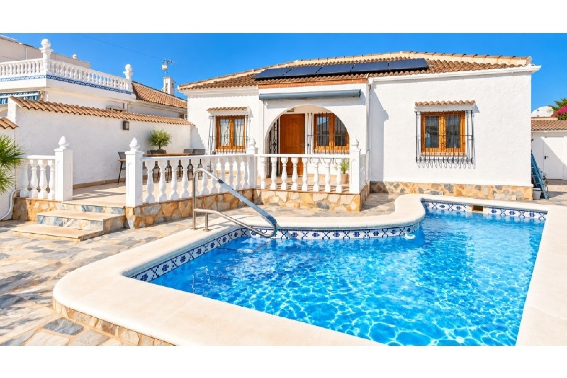 Venta - Chalet Independiente -
Torrevieja