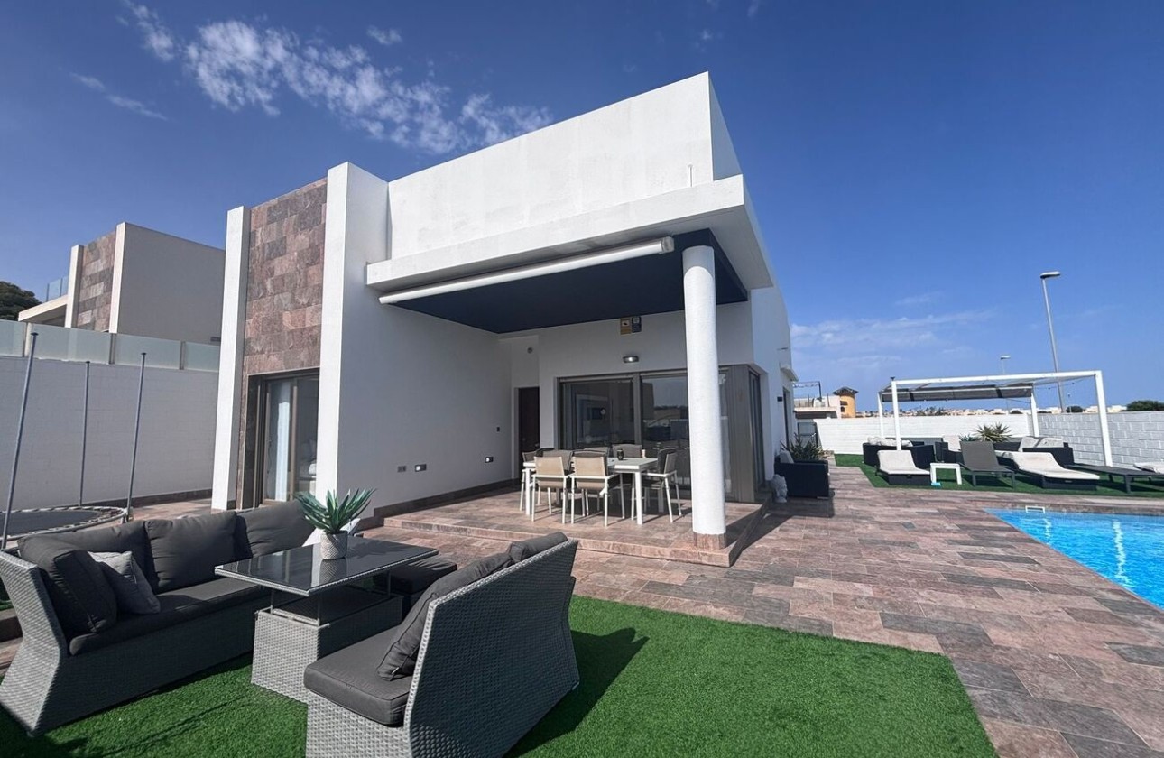 Venta - Chalet Independiente -
Villamartín - Costa Blanca
