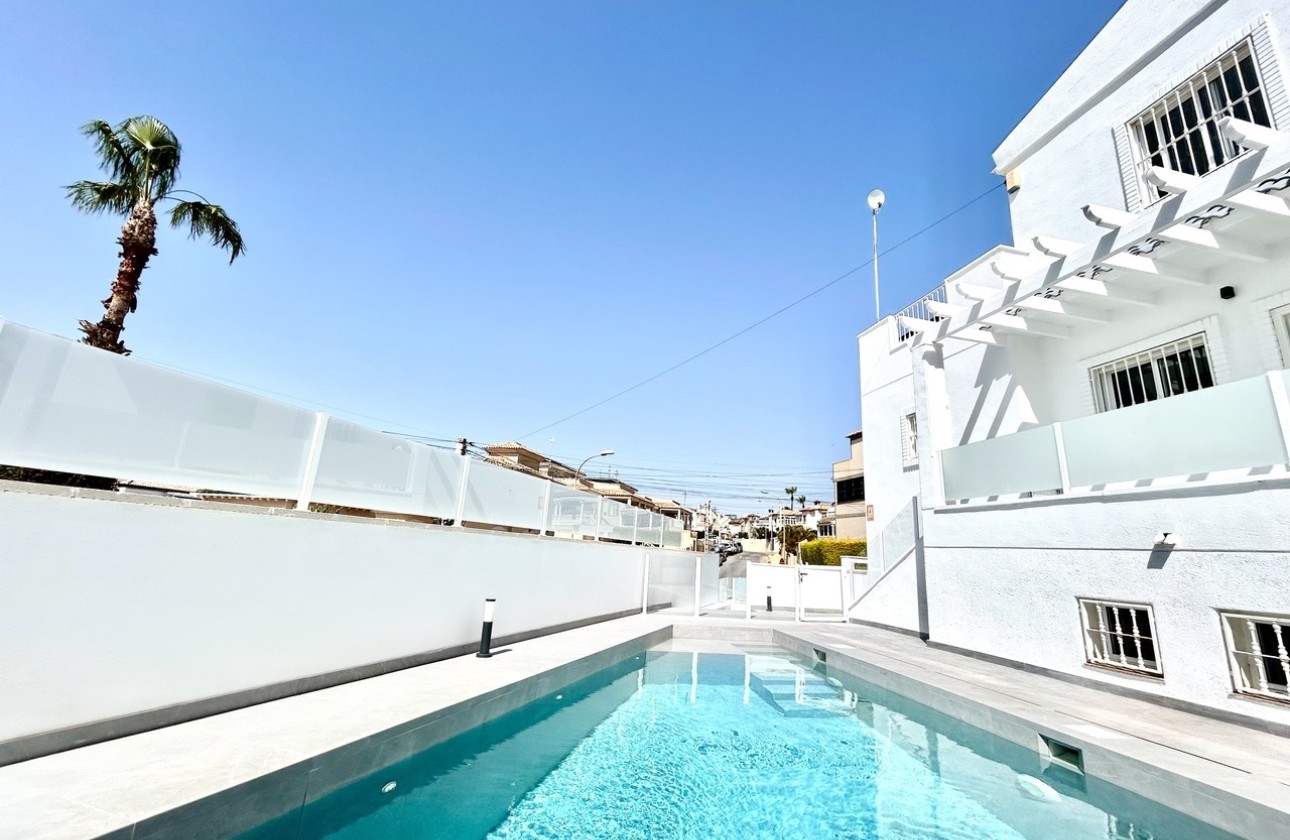 Venta - Chalet Independiente -
Villamartín - Costa Blanca