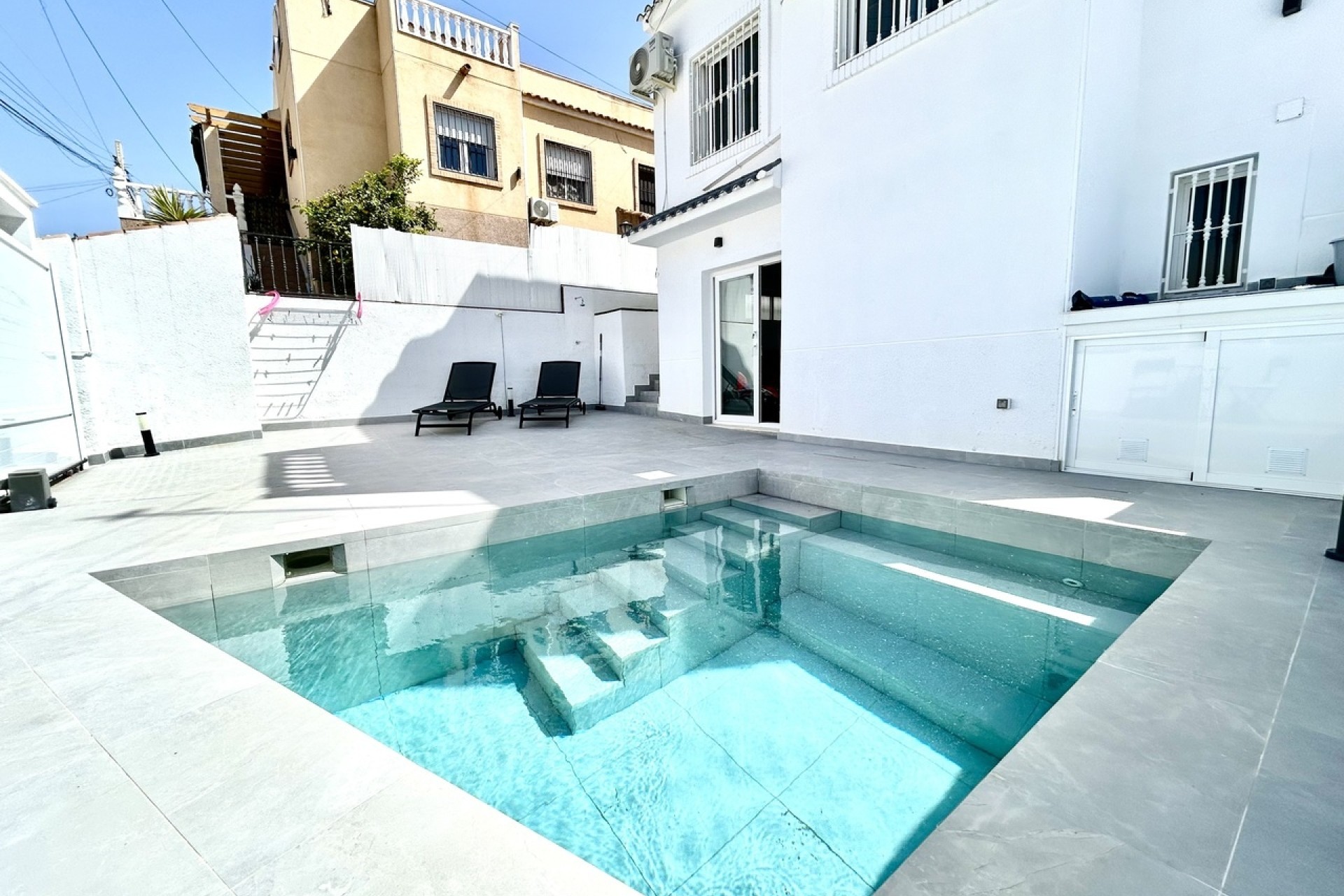 Venta - Chalet Independiente -
Villamartín - Costa Blanca
