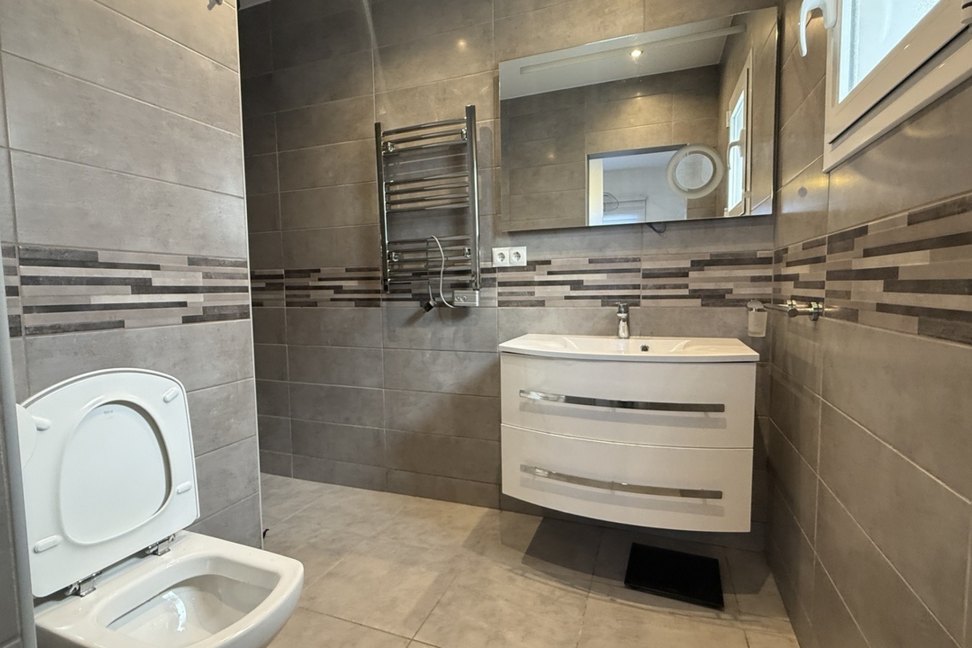 Venta - Chalet Independiente -
Villamartín - Costa Blanca
