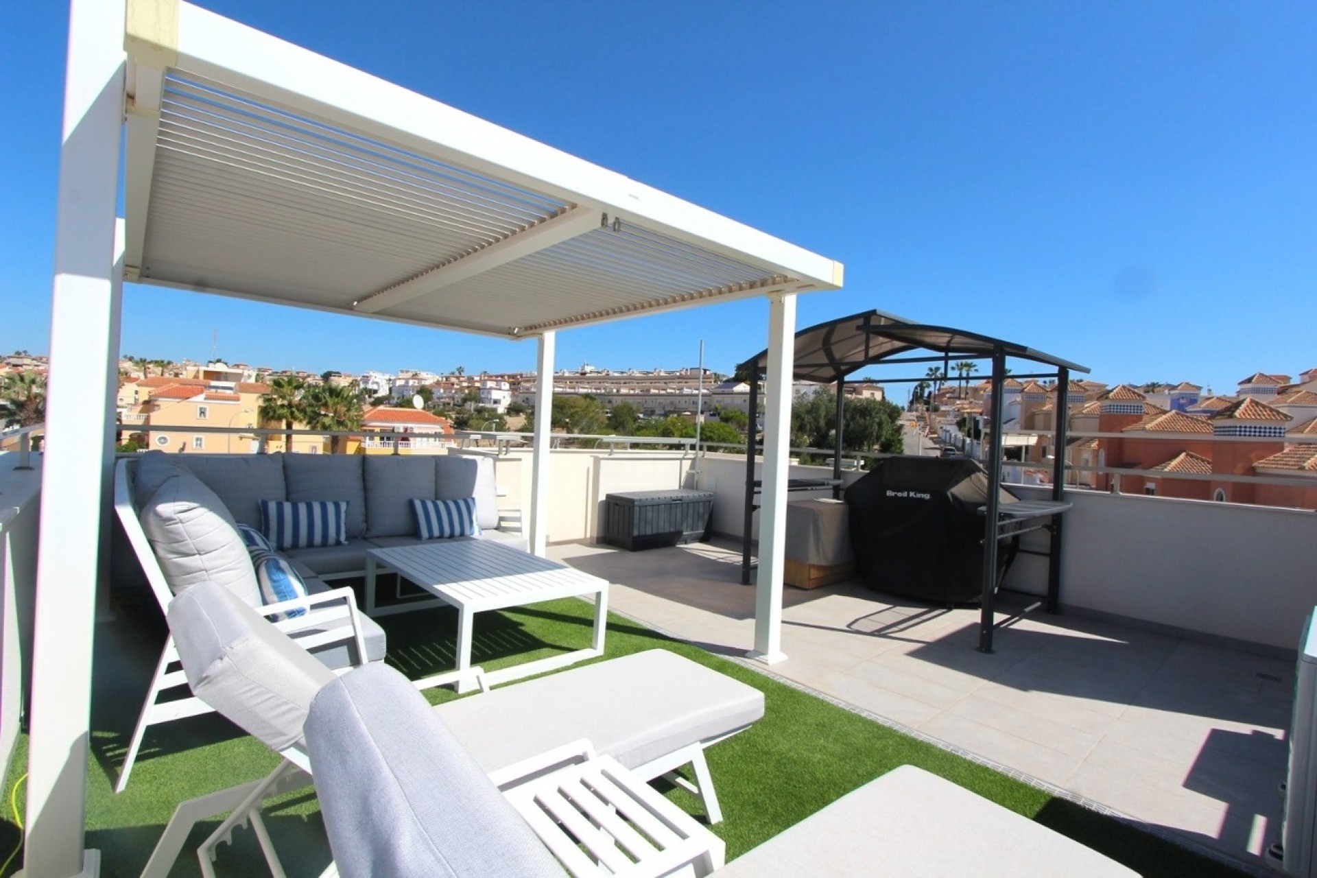 Venta - Chalet Independiente -
Villamartín - El Galan