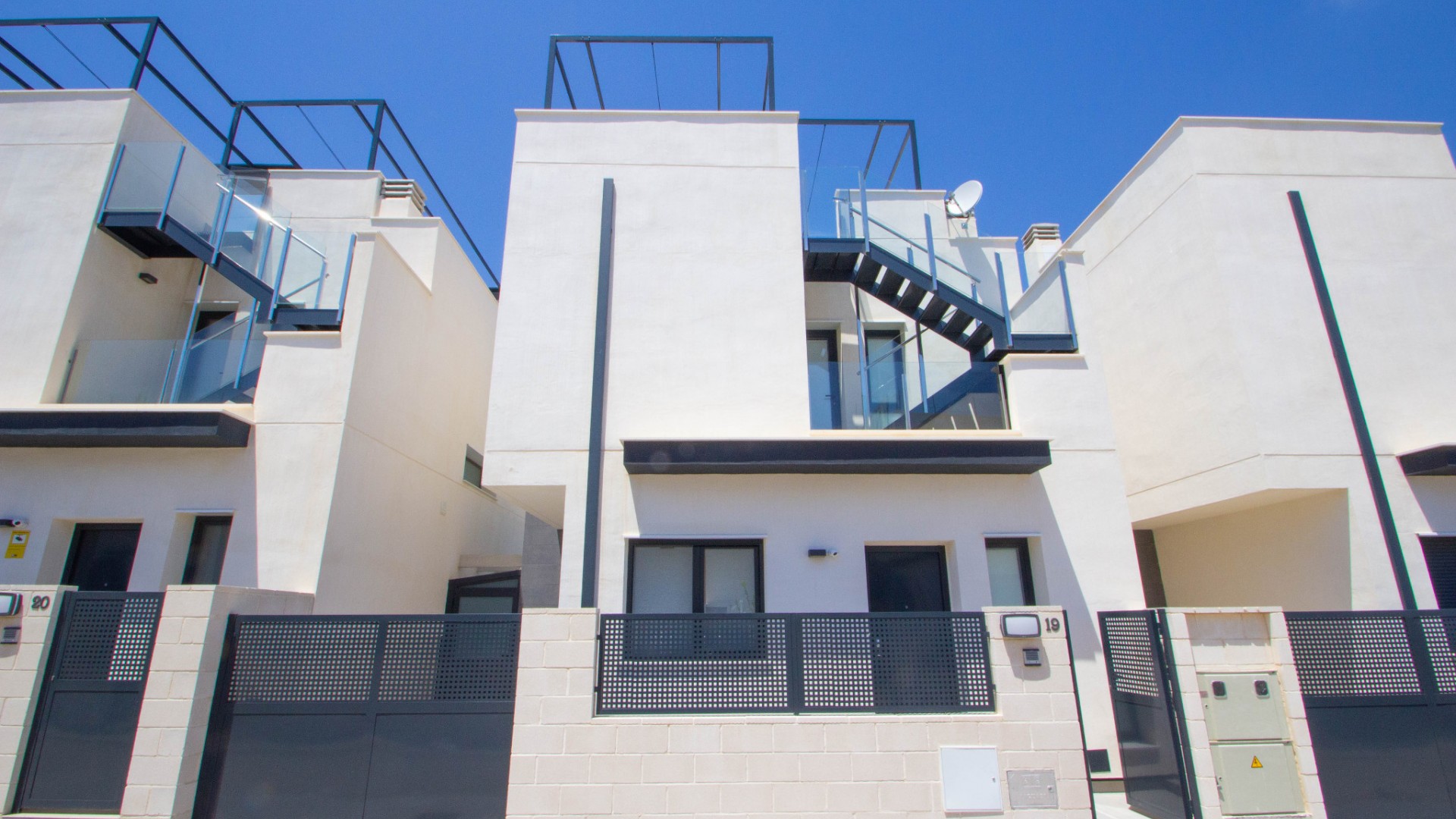 Venta - Chalet Independiente -
Villamartín - Pau 26