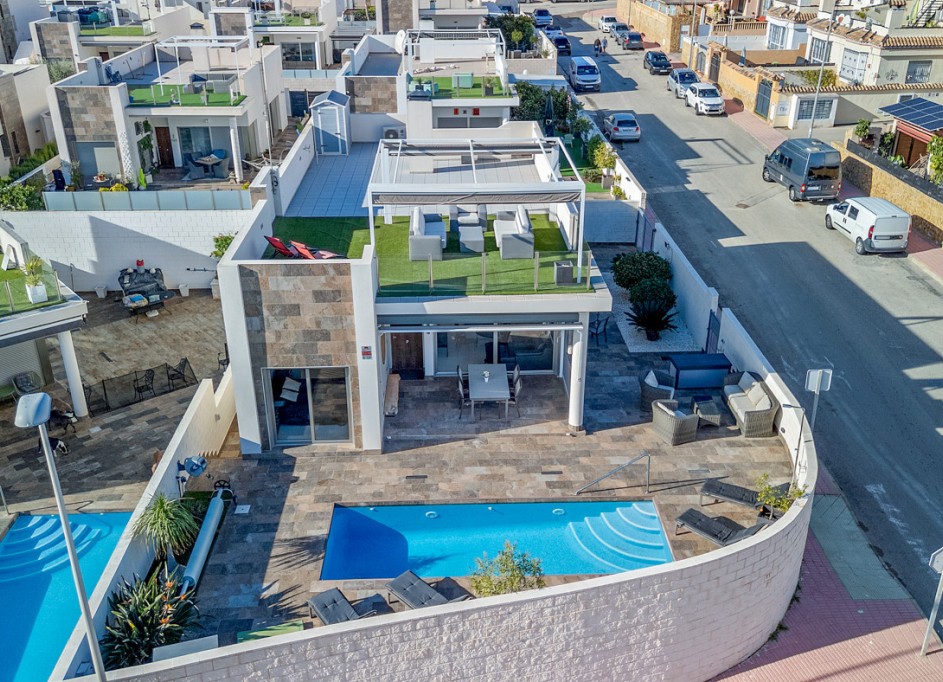 Venta - Chalet Independiente -
Villamartín