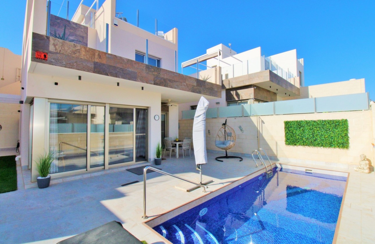 Venta - Chalet Independiente -
Villamartín