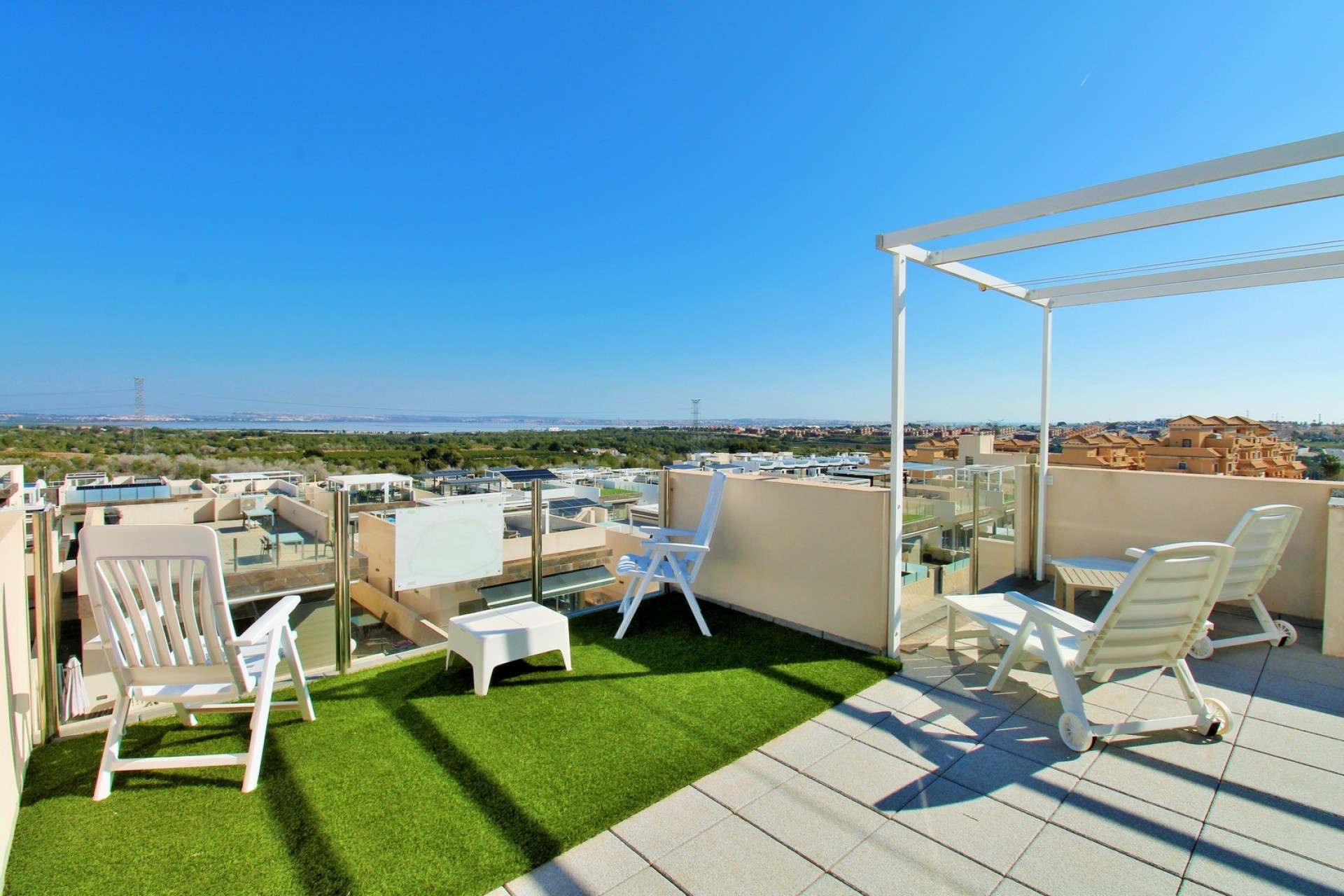 Venta - Chalet Independiente -
Villamartín