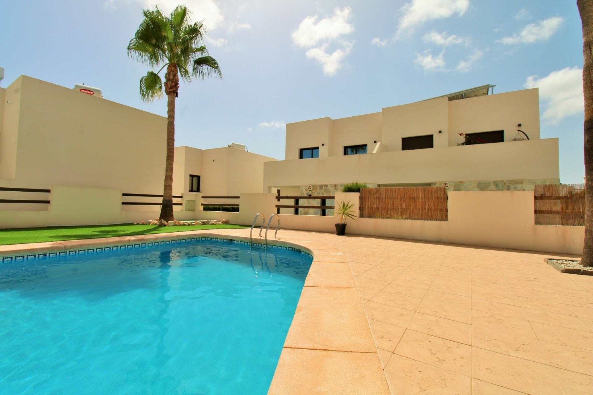 Venta - Chalet Independiente -
Villamartín