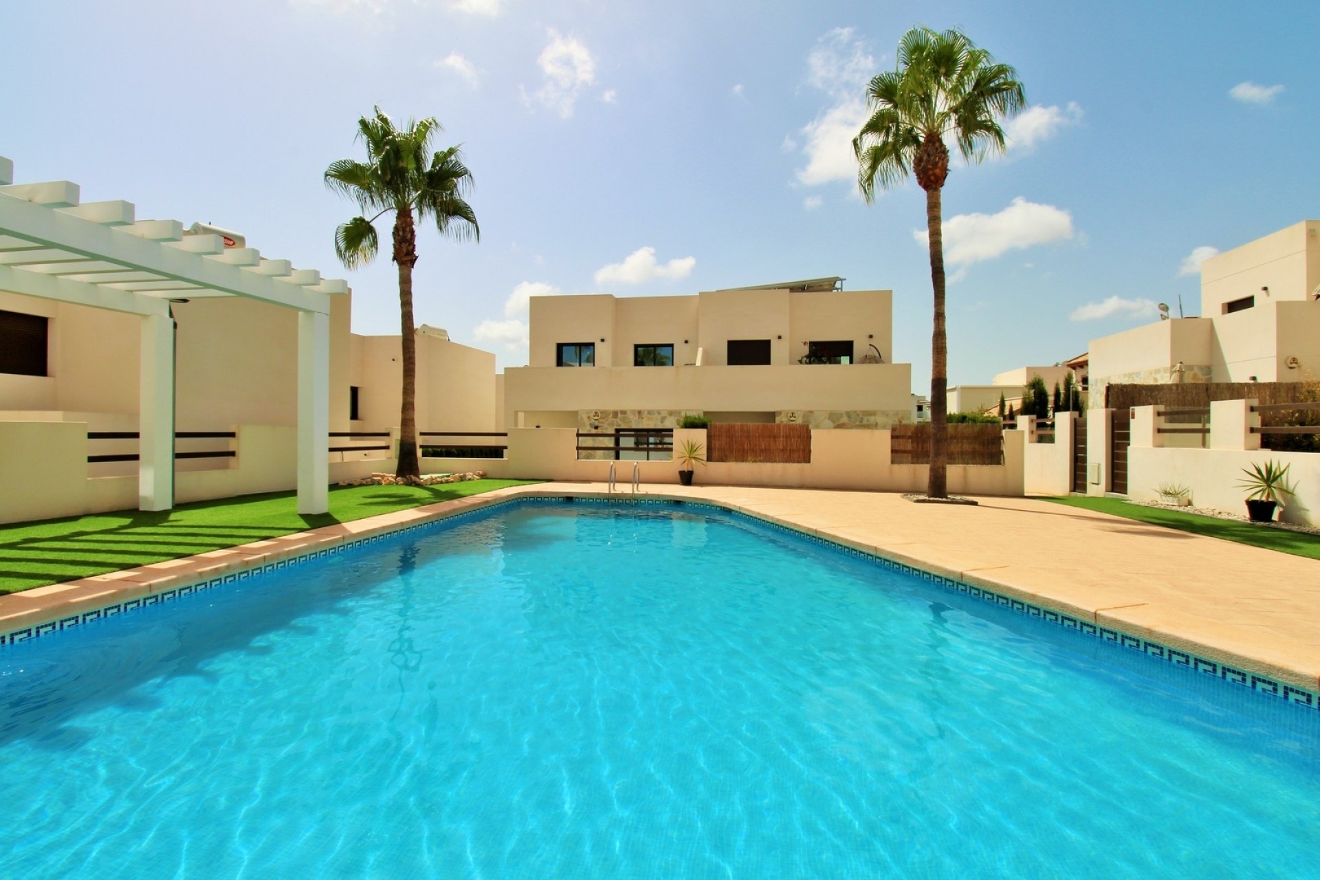 Venta - Chalet Independiente -
Villamartín
