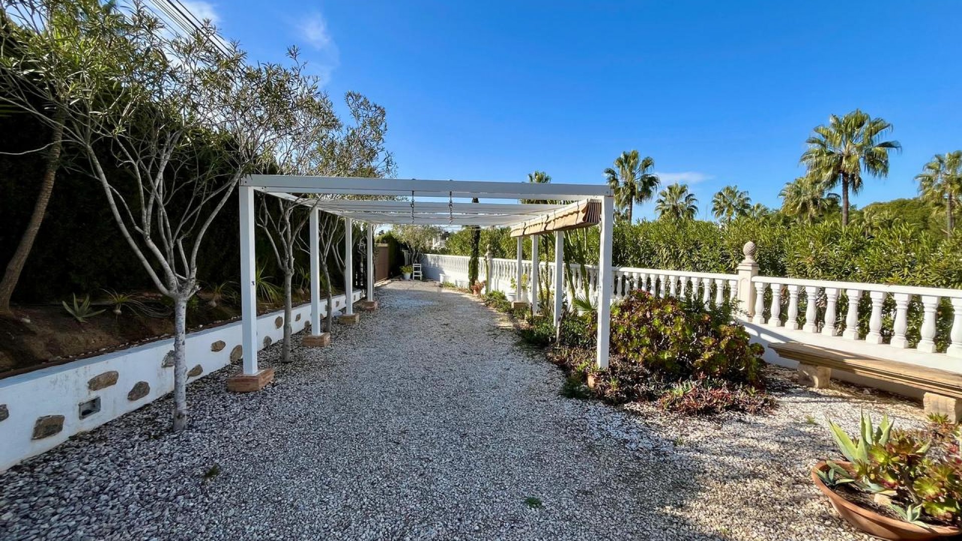 Venta - Chalet Independiente -
Villamartín