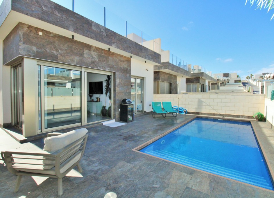 Venta - Chalet Independiente -
Villamartín