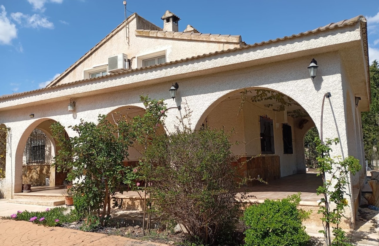 Venta - Chalet Independiente -
Yecla - Inland