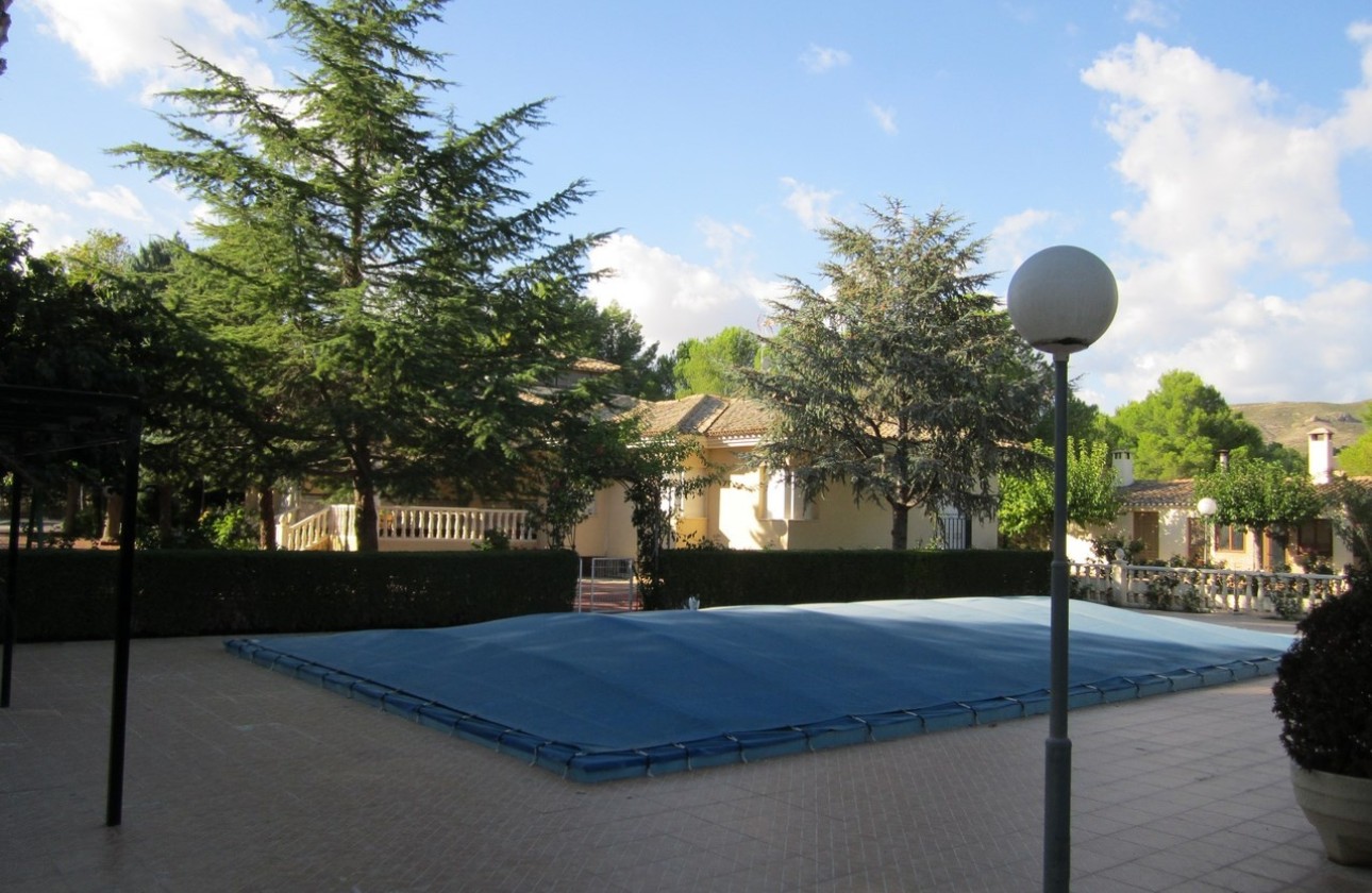 Venta - Chalet Independiente -
Yecla - Inland