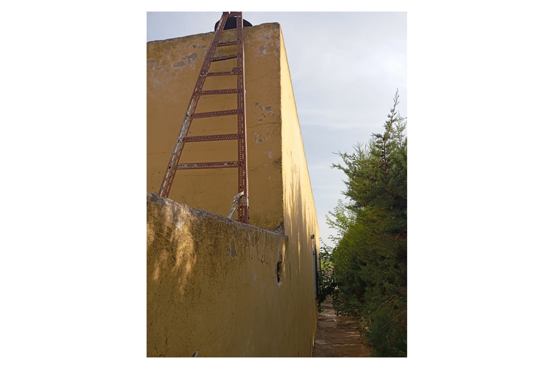 Venta - Chalet Independiente -
Yecla - Inland