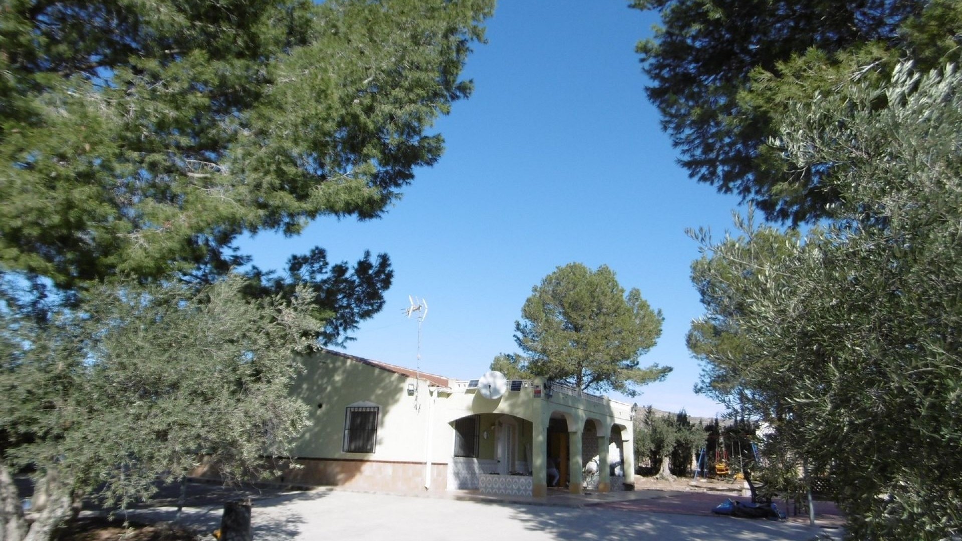 Venta - Chalet Independiente -
Yecla