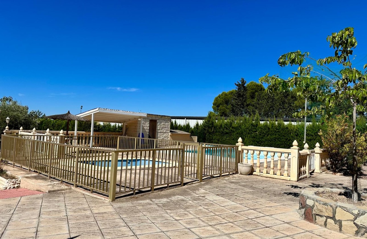 Venta - Chalet Independiente -
Yecla