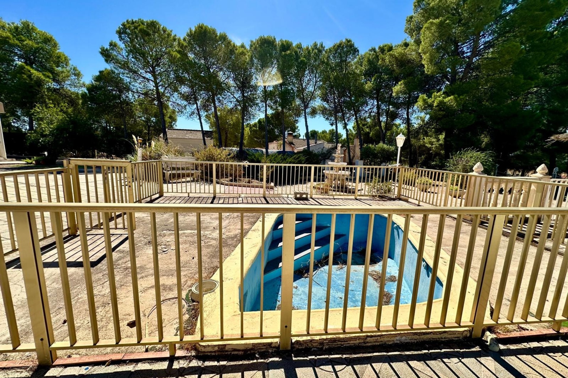 Venta - Chalet Independiente -
Yecla