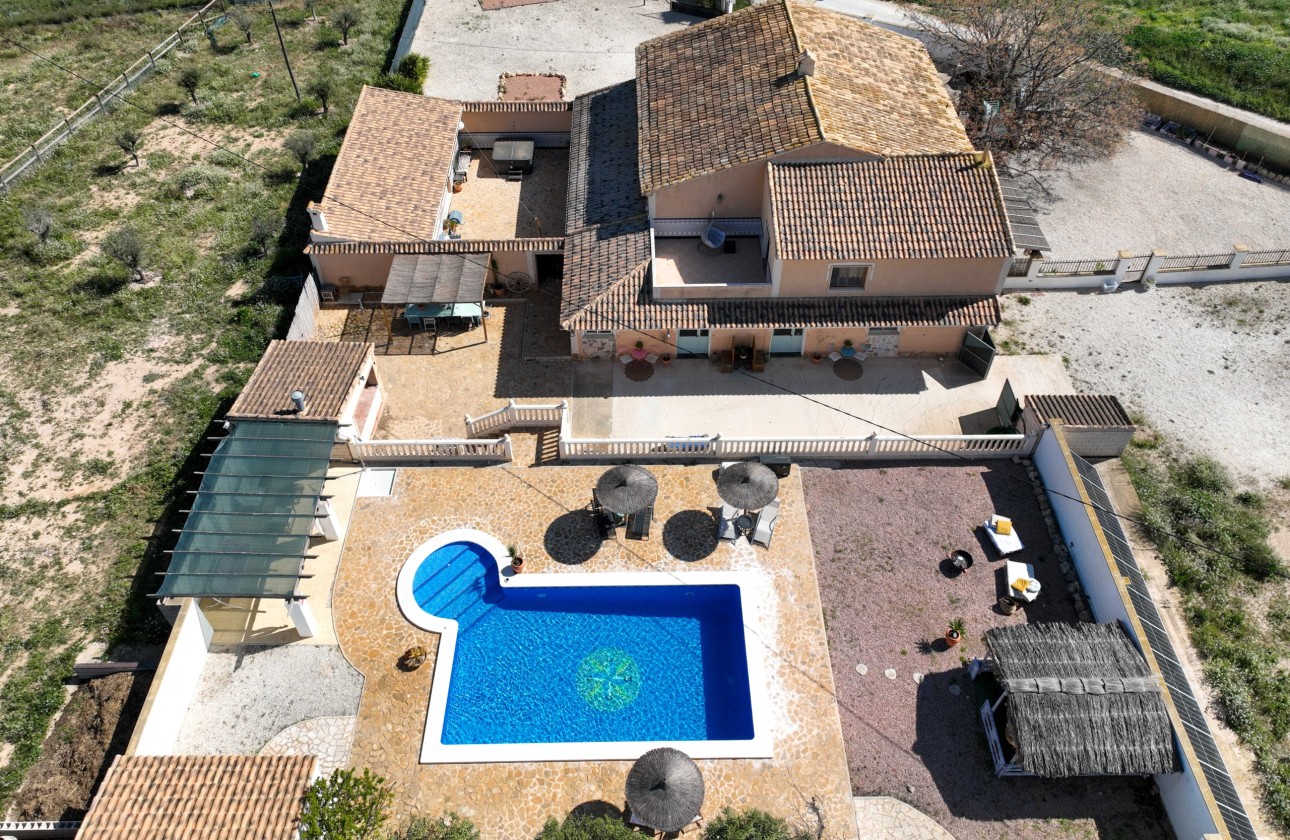 Venta - Comercial -
Abanilla