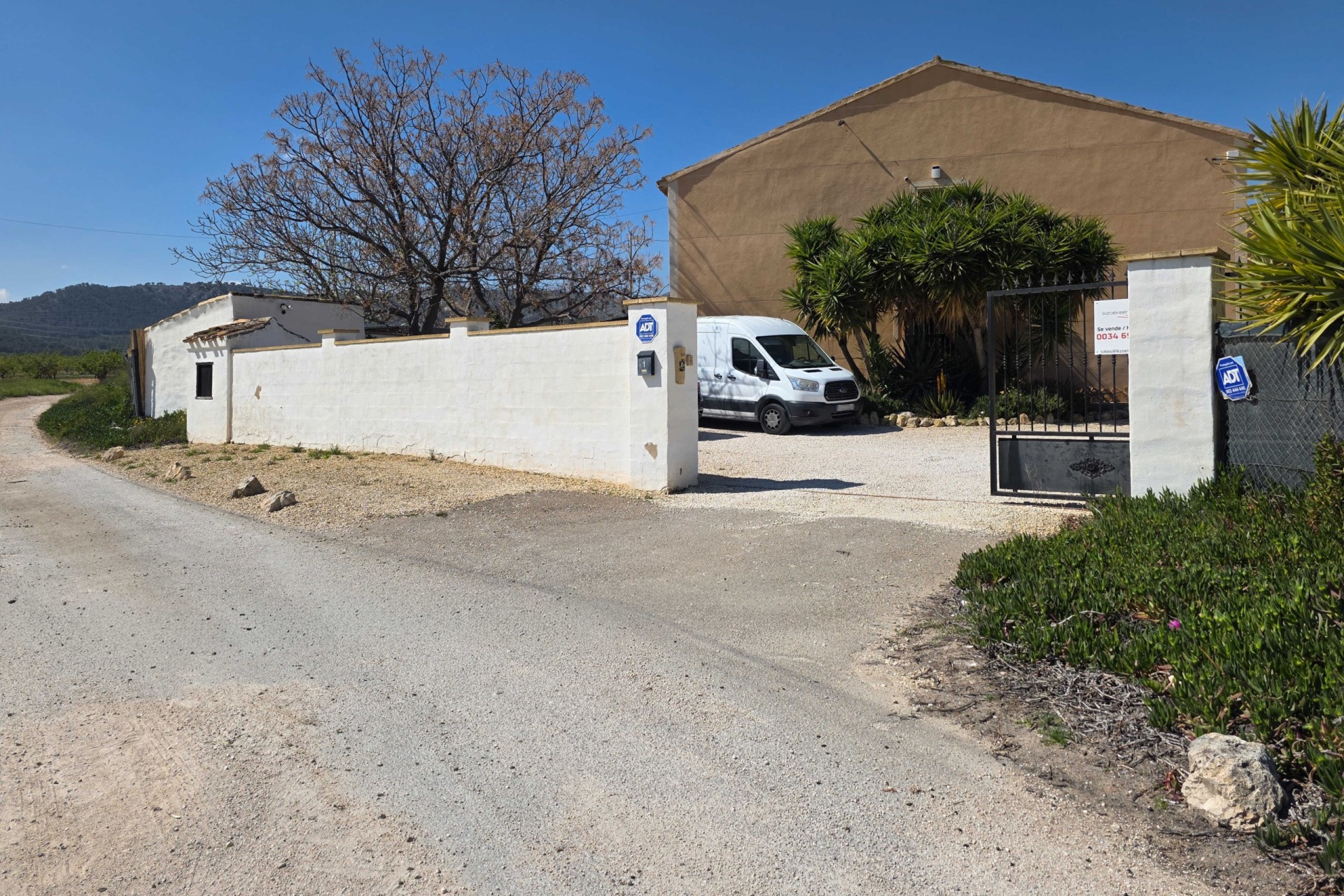 Venta - Comercial -
Abanilla